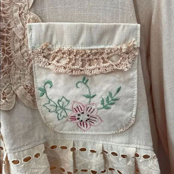 Upcycled boho top trimmed with vintage lace, size M - Picture 6 of 9